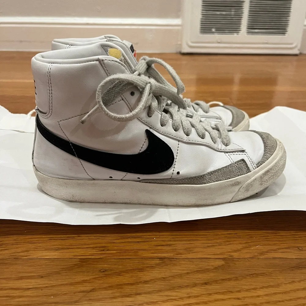 Nike Blazer Mid ‘77 - Picture 1 of 7